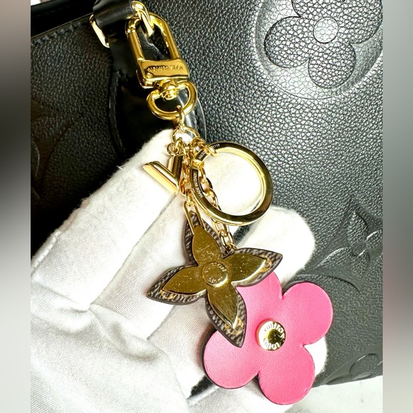 EUC Louis Vuitton Porto Cle Blooming Flower Key Chain Bag Charm - Picture 13 of 16